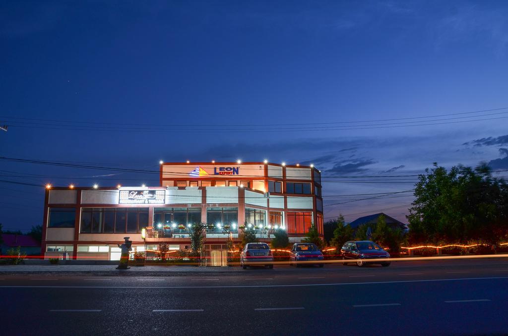 Motel - Restaurant Leon Bacau Luaran gambar